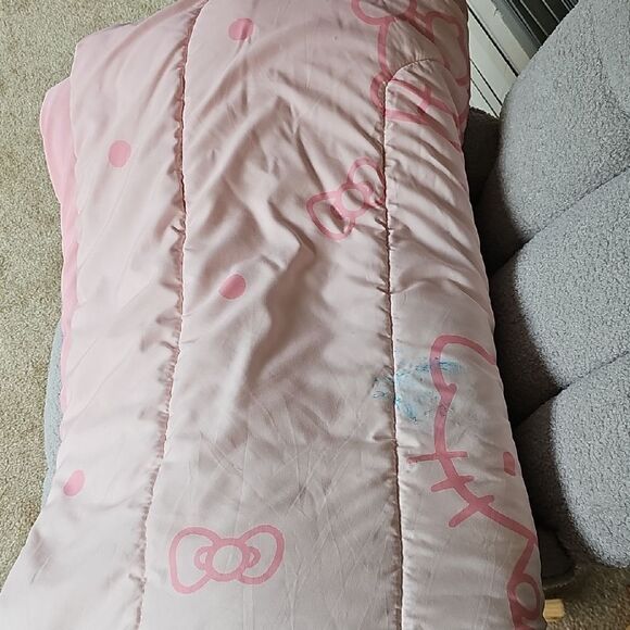Hello Kitty Pink and Gold Sheet & Comforter Set - Picture 8 of 8